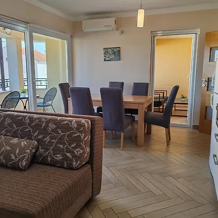 Apartment Kovacicek 3 *