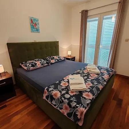 Apartment Kovacicek 3 *