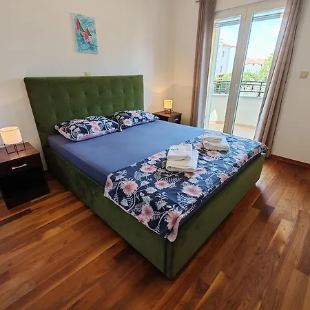 Apartment Kovacicek 3 *