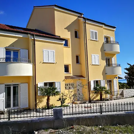 Apartment Kovacicek 3 *