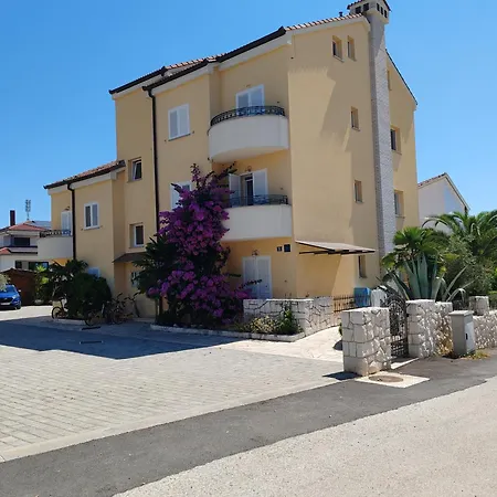 Apartment Kovacicek 3 *